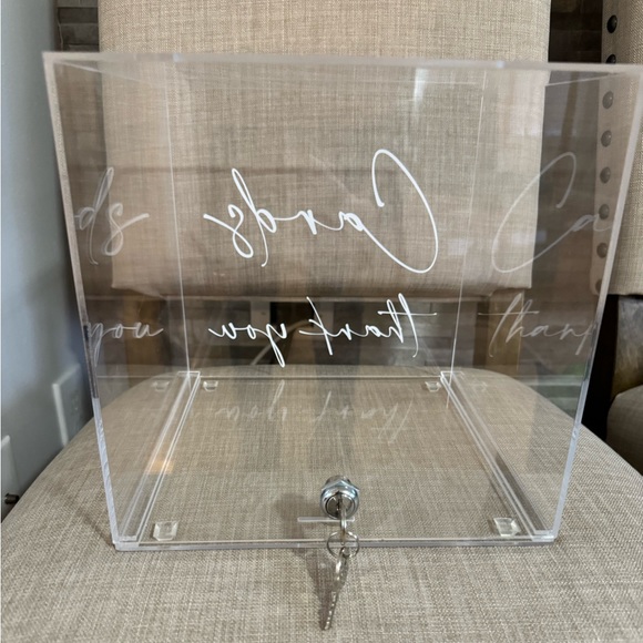 Acrylic card box with key - Picture 3 of 6